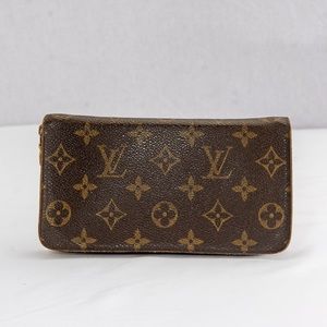 Authentic LV zippy wallet
